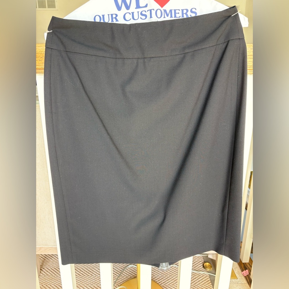 Banana Republic Black Pencil Skirt Knee-Length Work Suiting